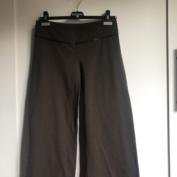 Lululemon Brown Stretchy Yoga Pants - Picture 2 of 12